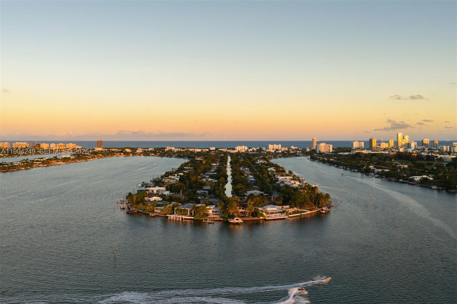 7975 Biscayne Point Cir