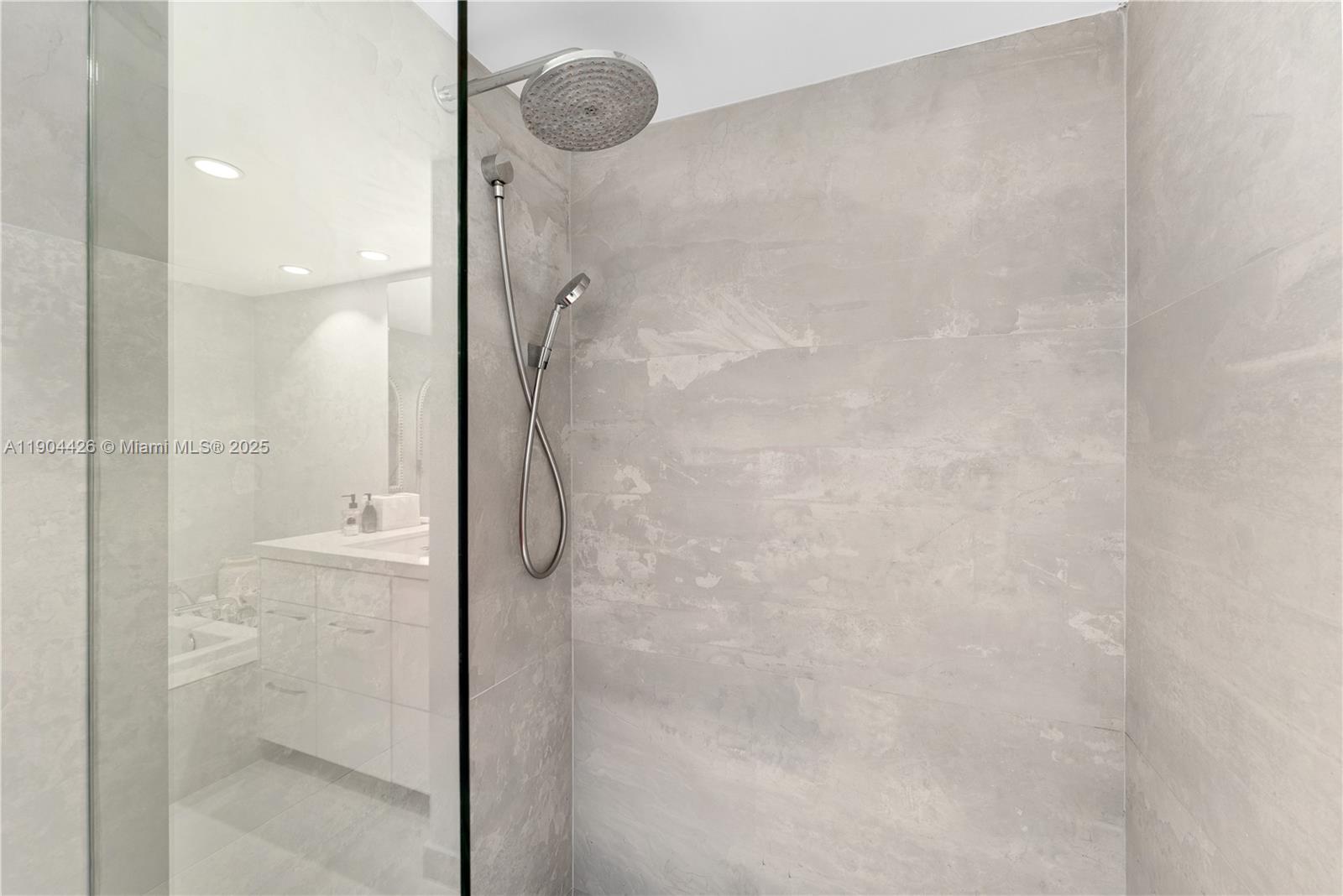 1717 N Bayshore Dr # 2637 Unit: A-2637