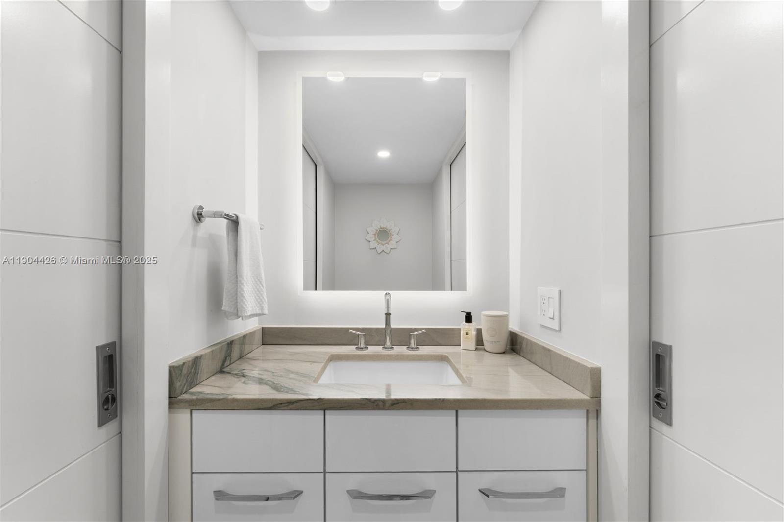 1717 N Bayshore Dr # 2637 Unit: A-2637