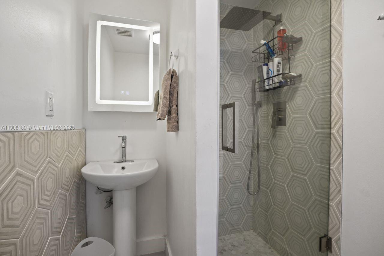 605 Euclid Ave # 105