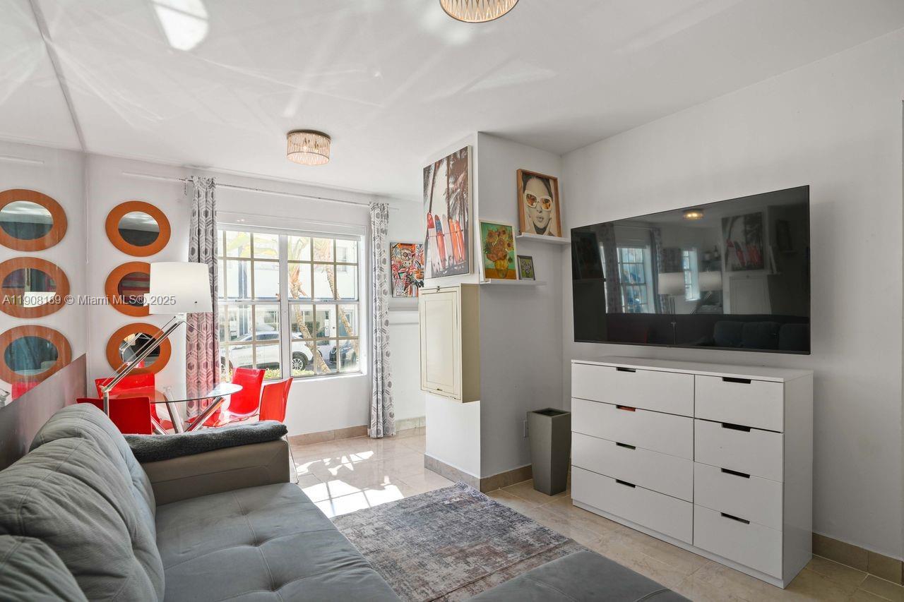 605 Euclid Ave # 105