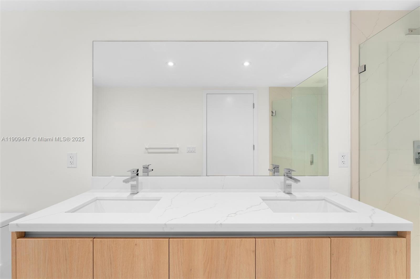 9901 W Bay Harbor Dr # 506