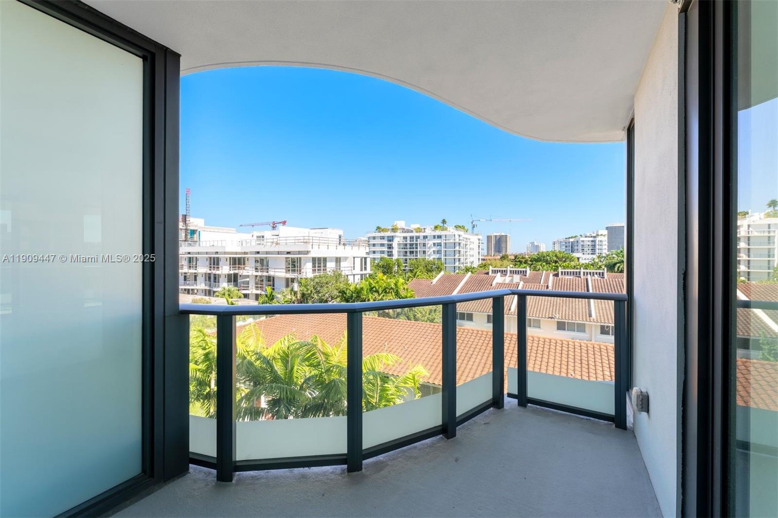 9901 W Bay Harbor Dr # 506