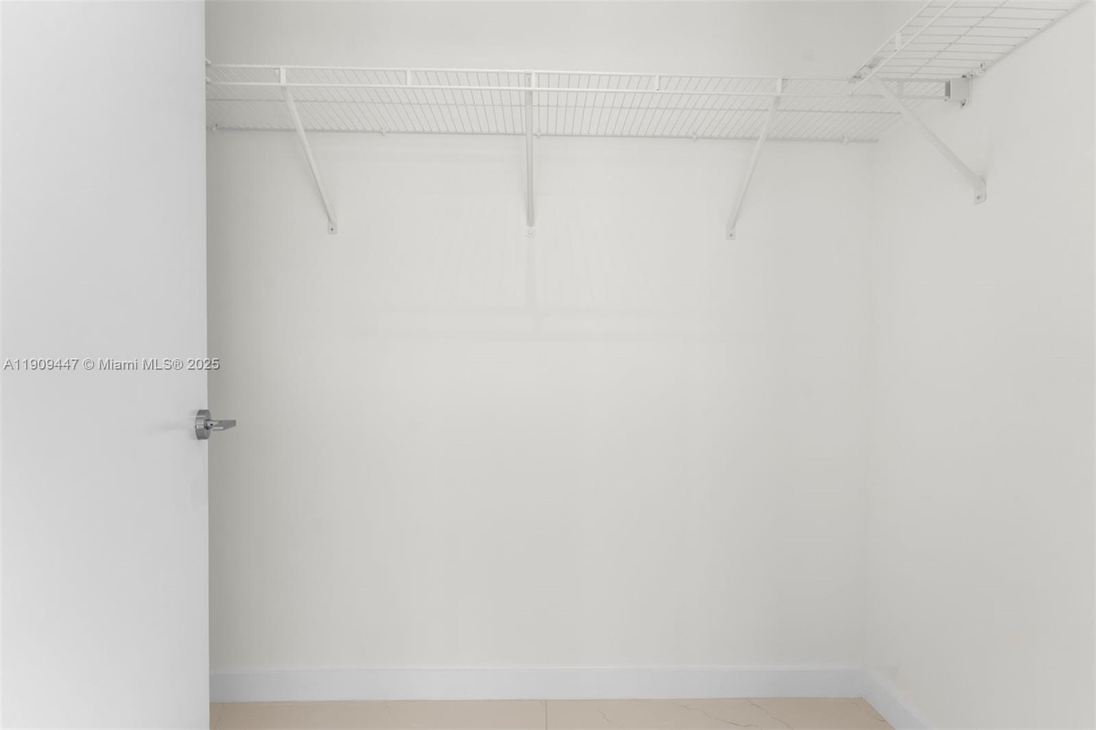 9901 W Bay Harbor Dr # 506