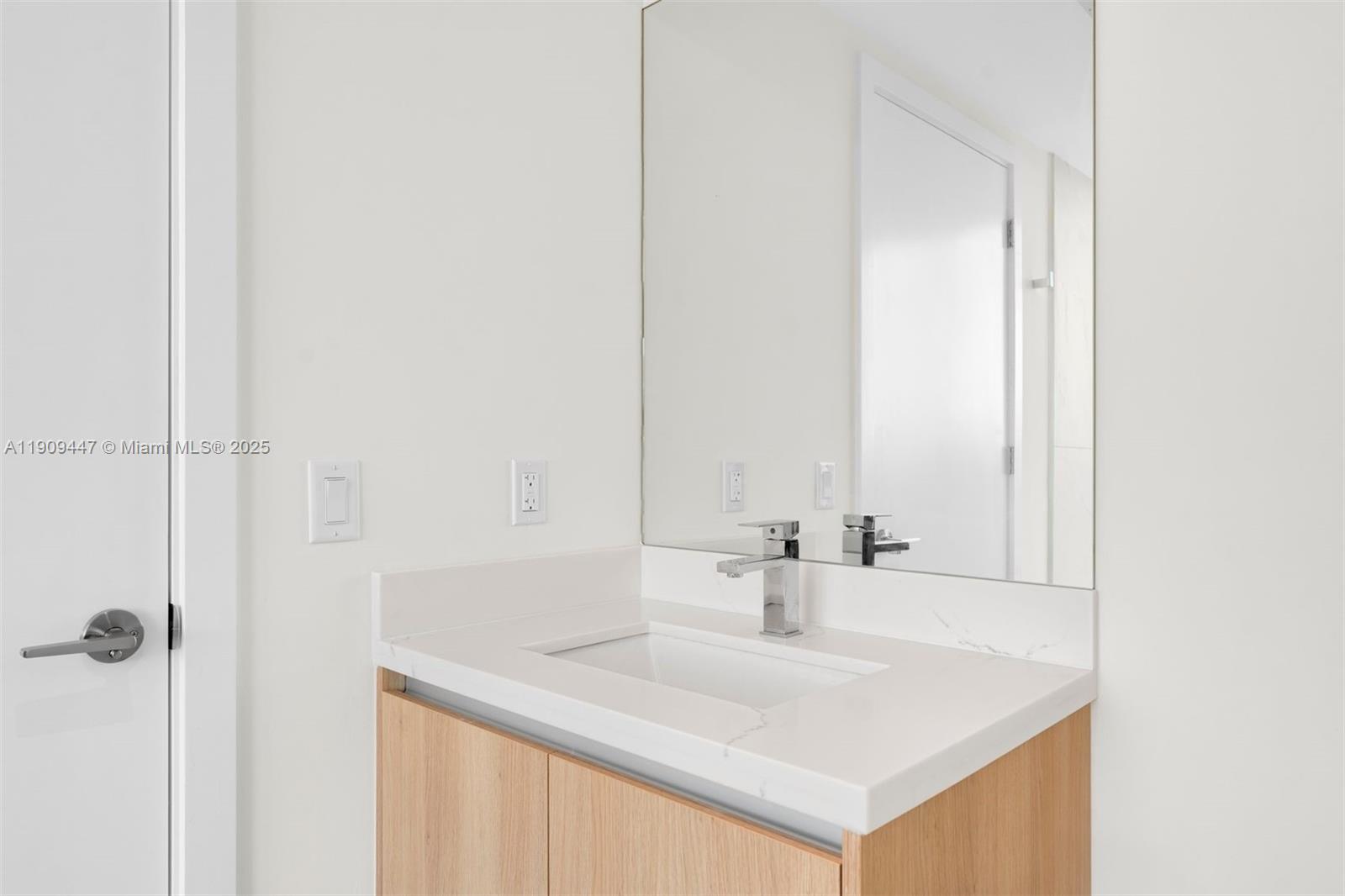 9901 W Bay Harbor Dr # 506