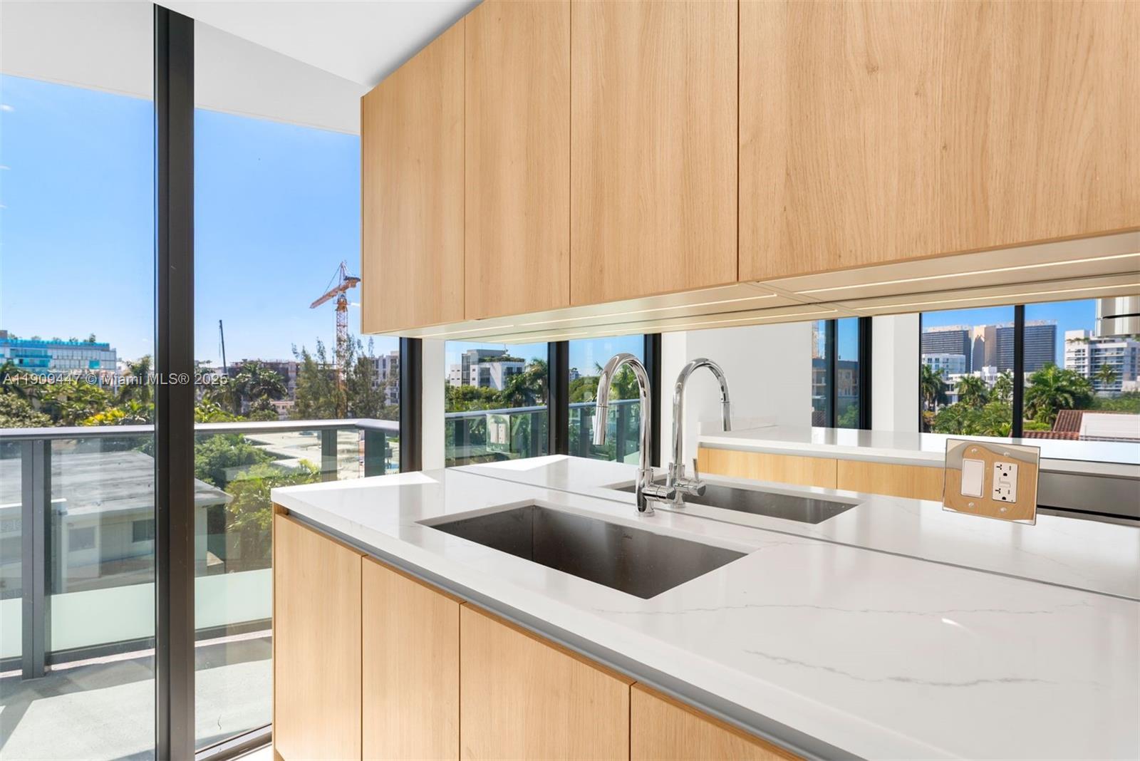 9901 W Bay Harbor Dr # 506