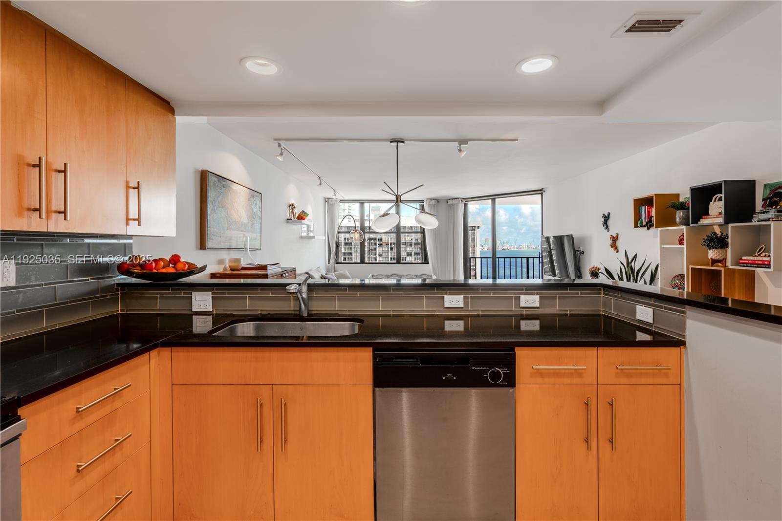 1925 Brickell Ave # D2006