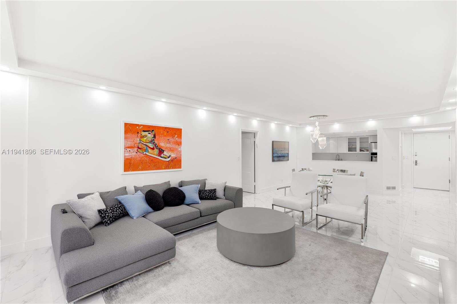 9455 Collins Ave # 806