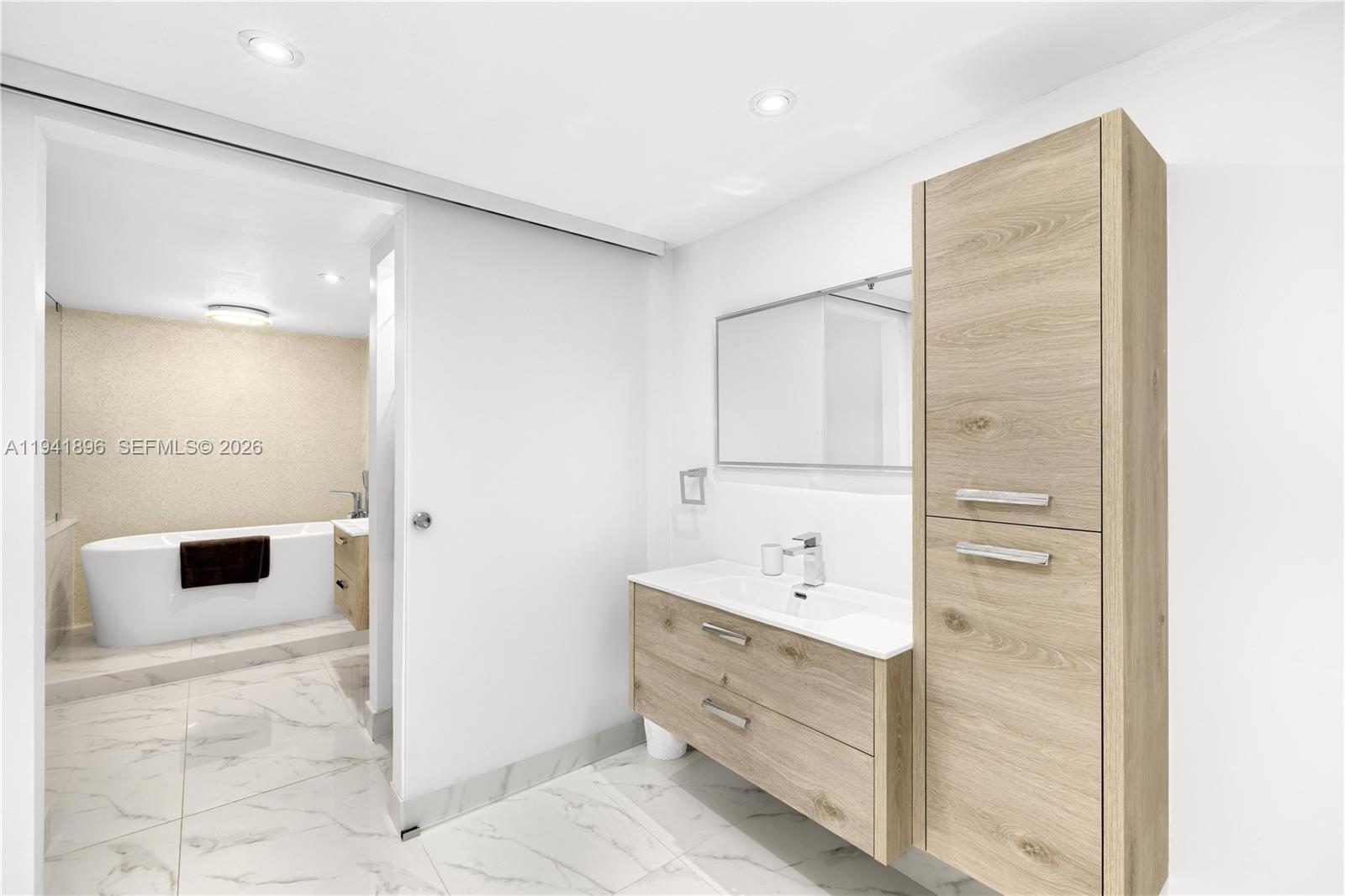 9455 Collins Ave # 806