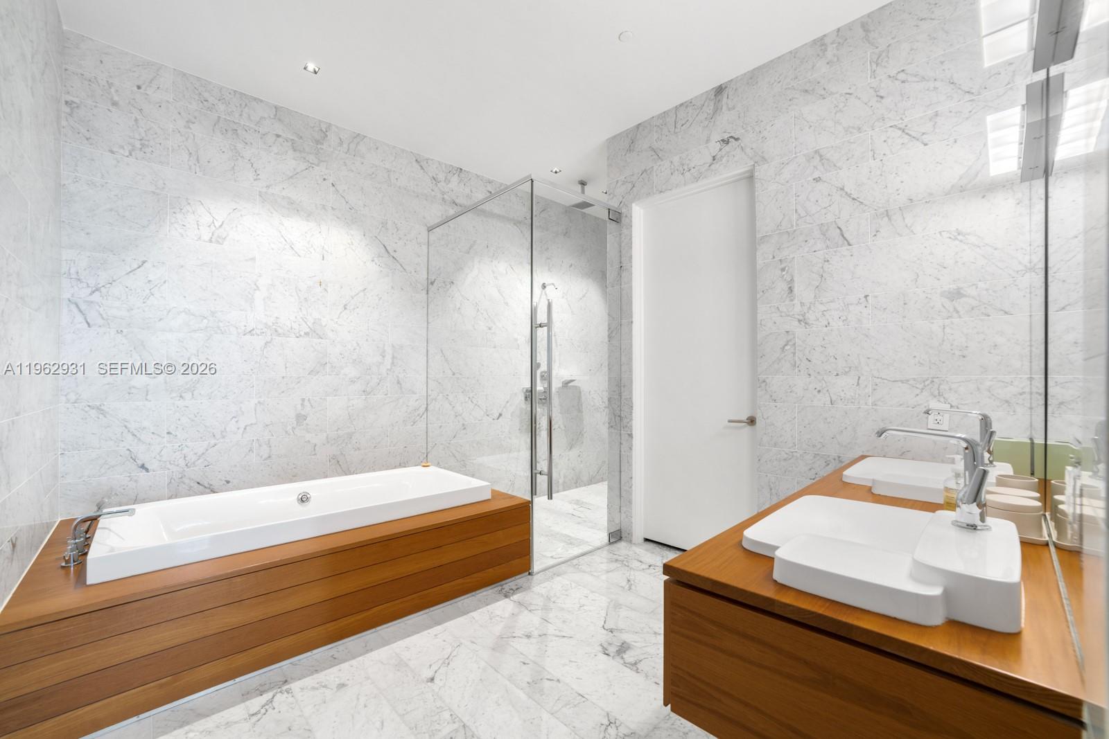 2675 S Bayshore Dr # 602S