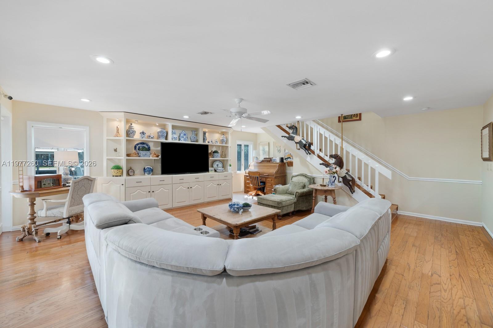 2046 NE 15th St