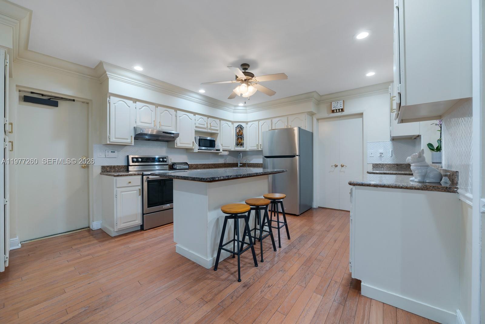 2046 NE 15th St