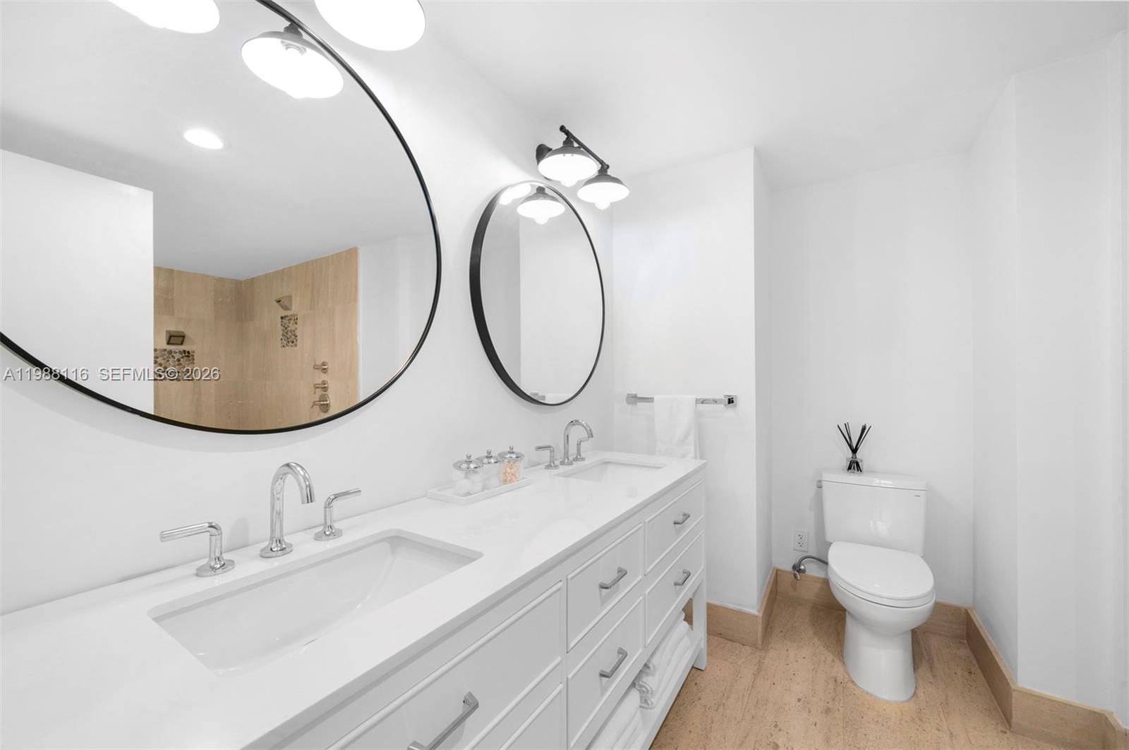 5875 Collins Ave # 906