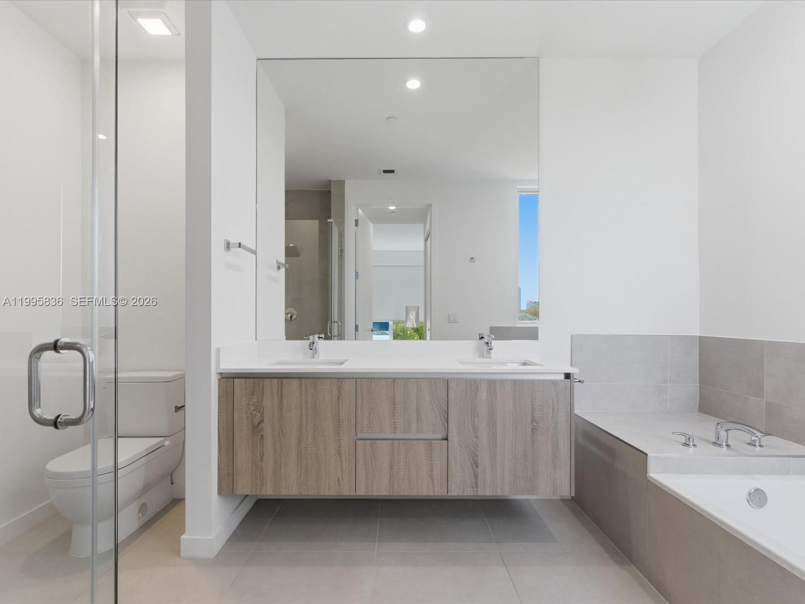 529 SW 11th St Unit: PH303