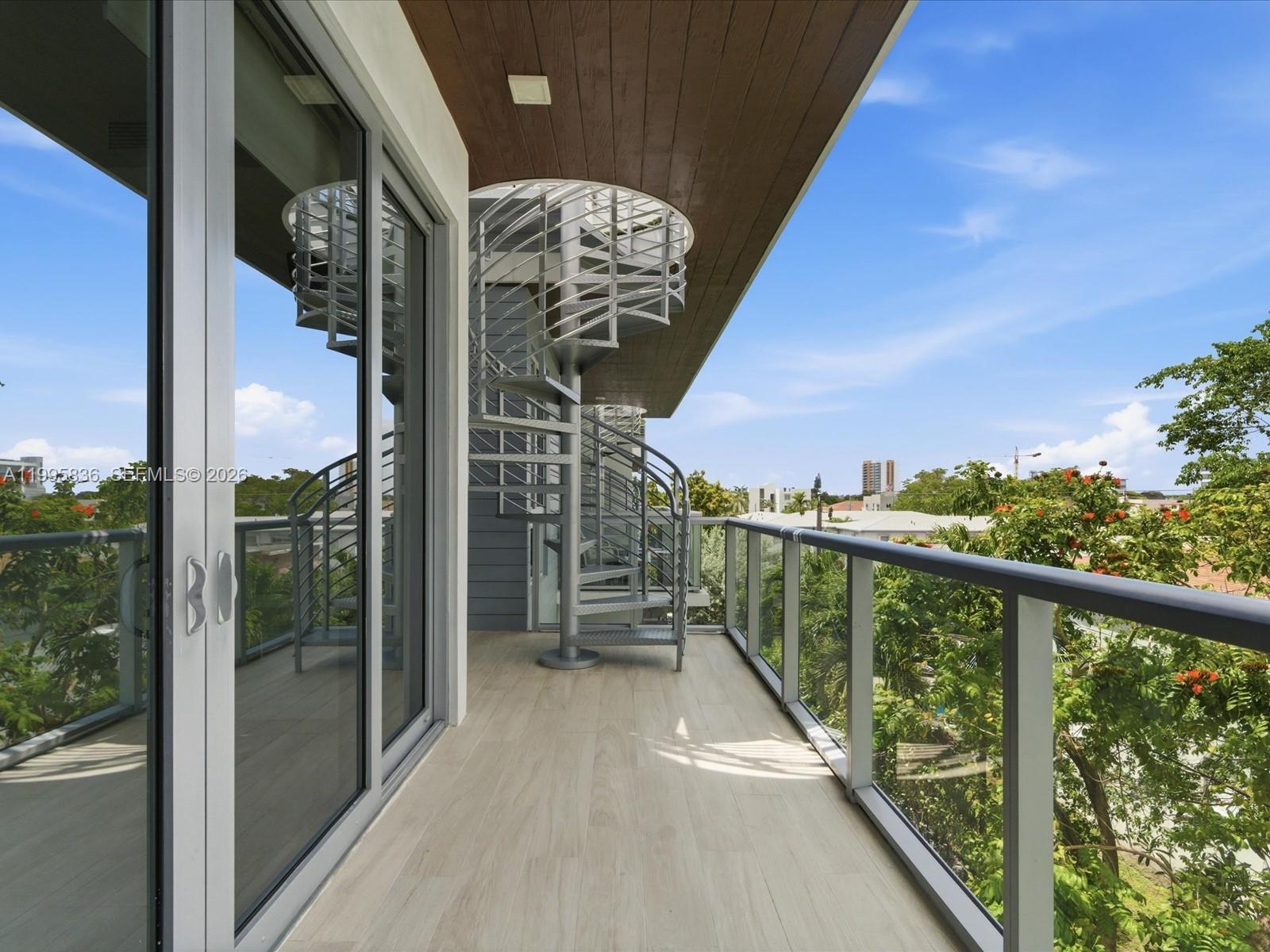 529 SW 11th St Unit: PH303