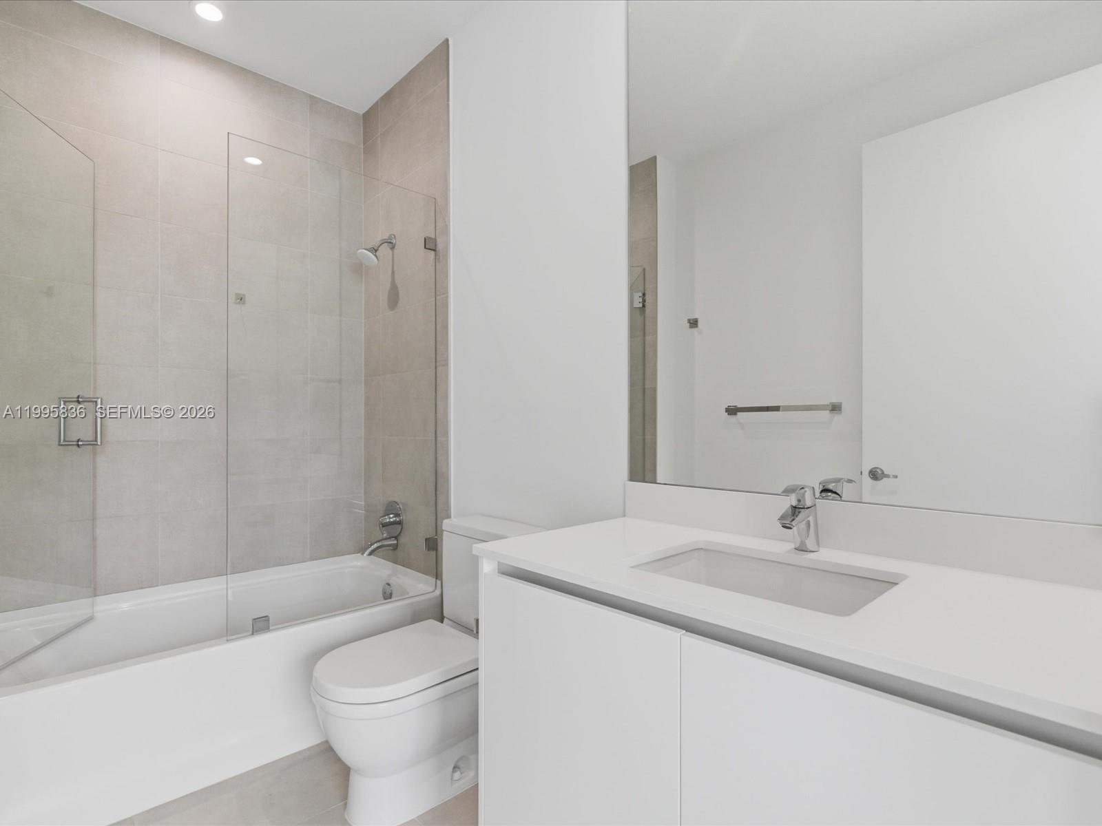 529 SW 11th St Unit: PH303