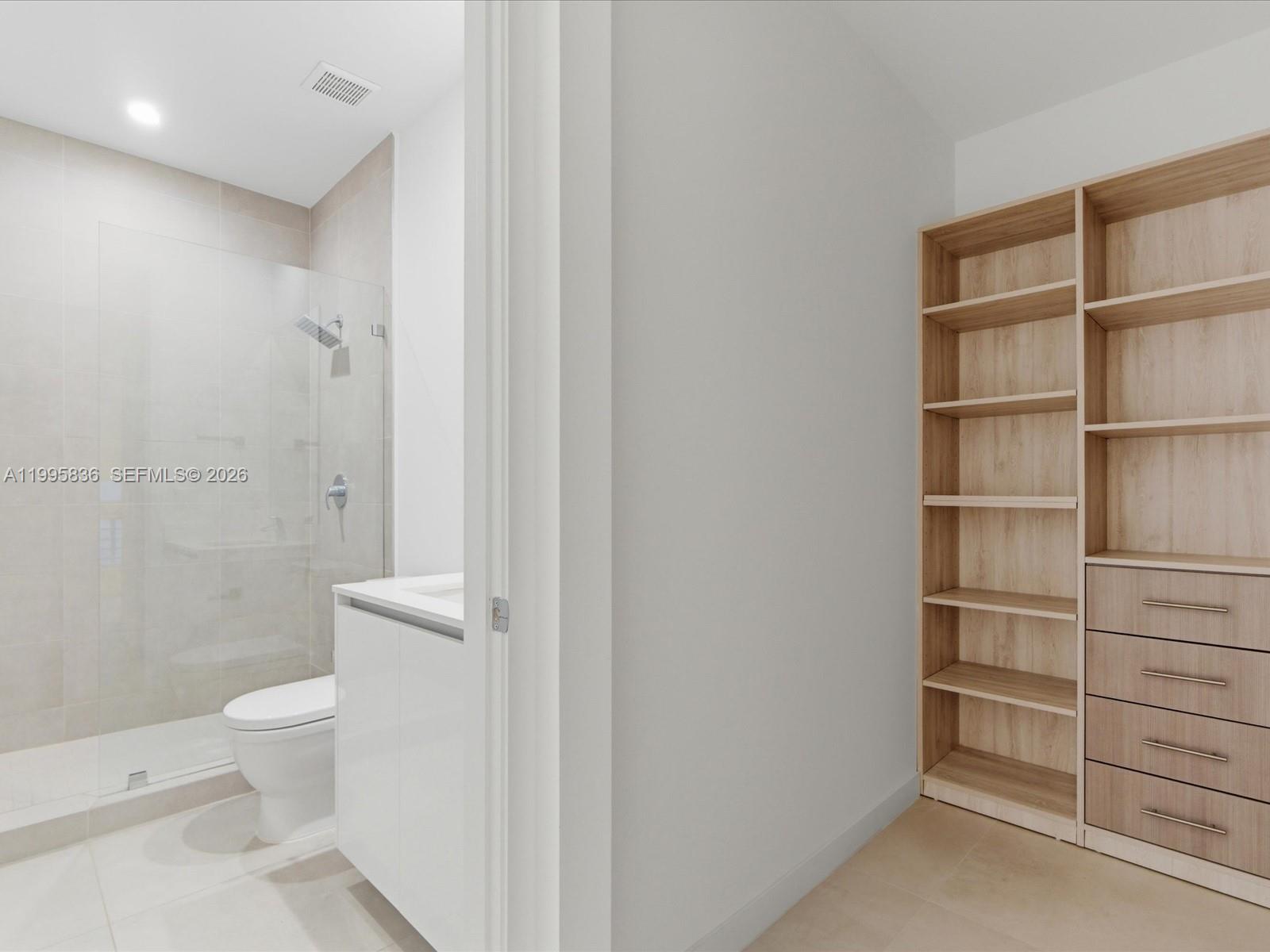 529 SW 11th St Unit: PH303