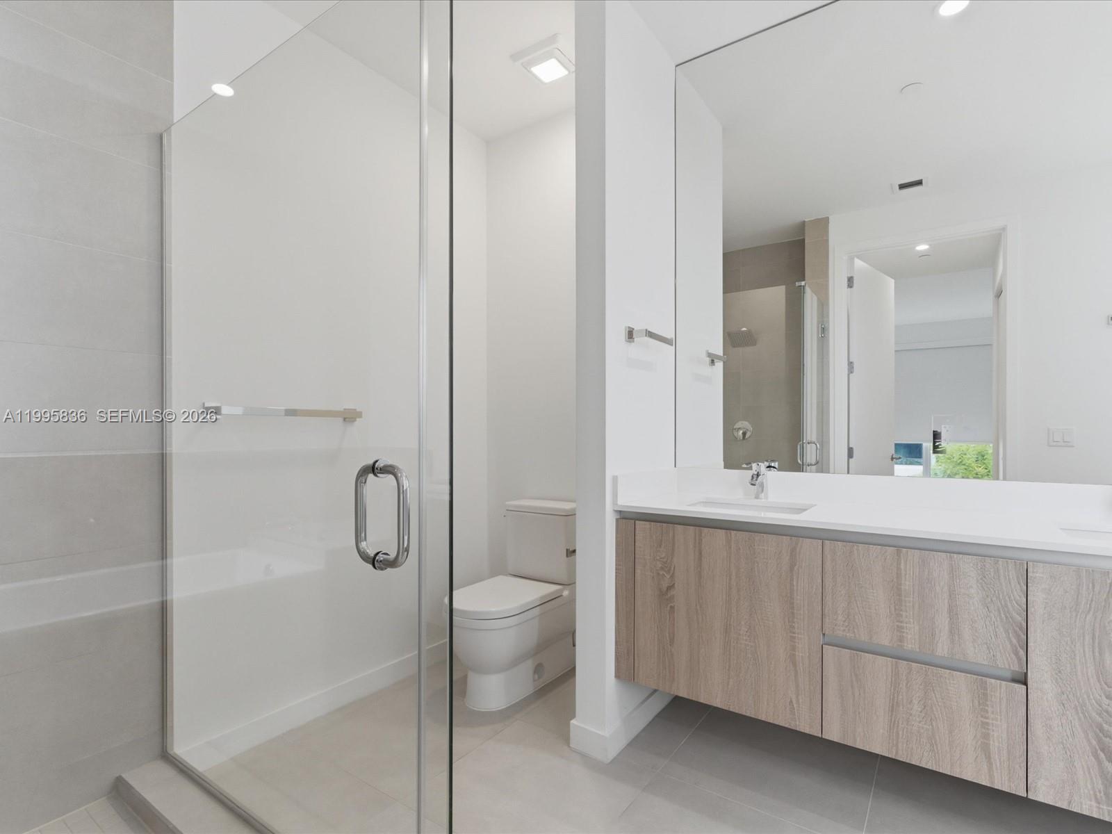 529 SW 11th St Unit: PH303