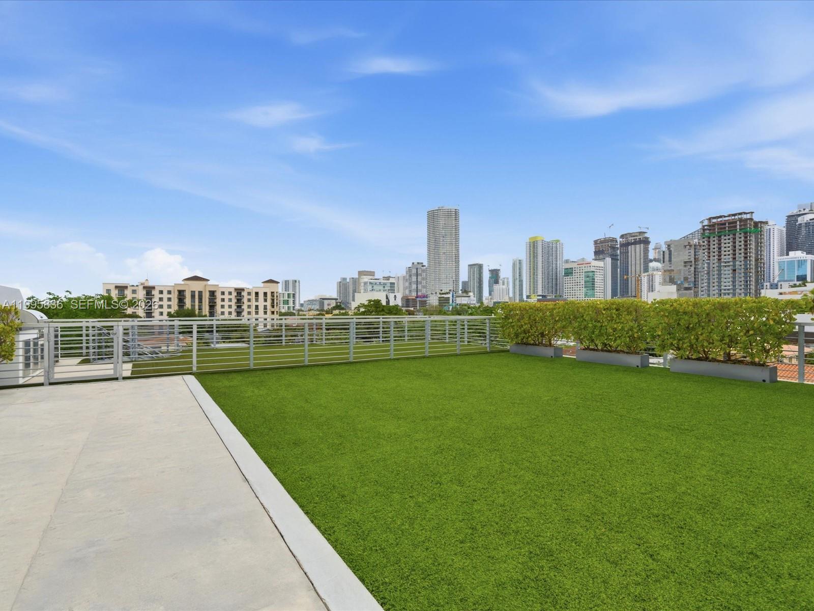 529 SW 11th St Unit: PH303