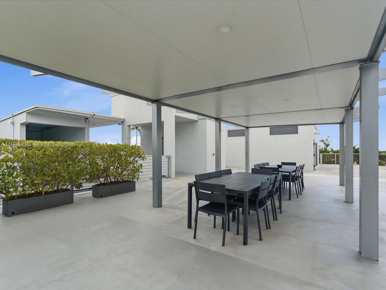 529 SW 11th St Unit: PH303