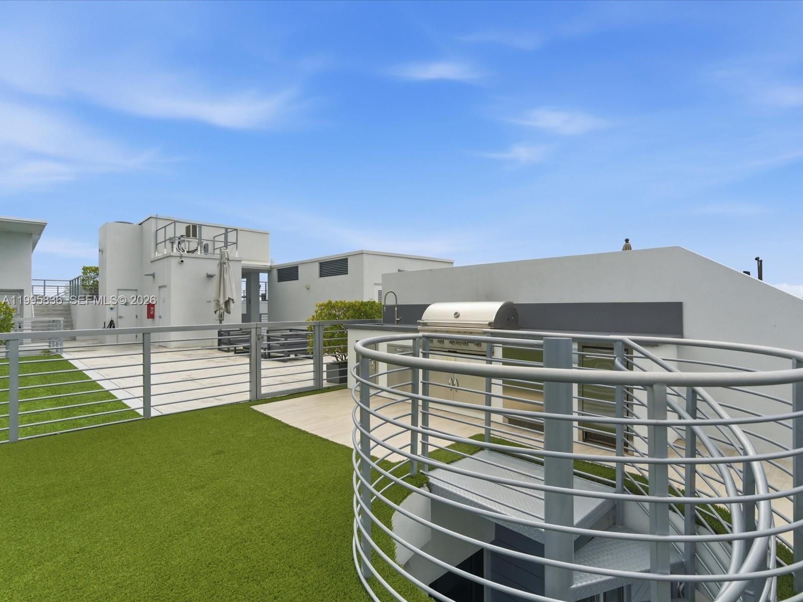 529 SW 11th St Unit: PH303