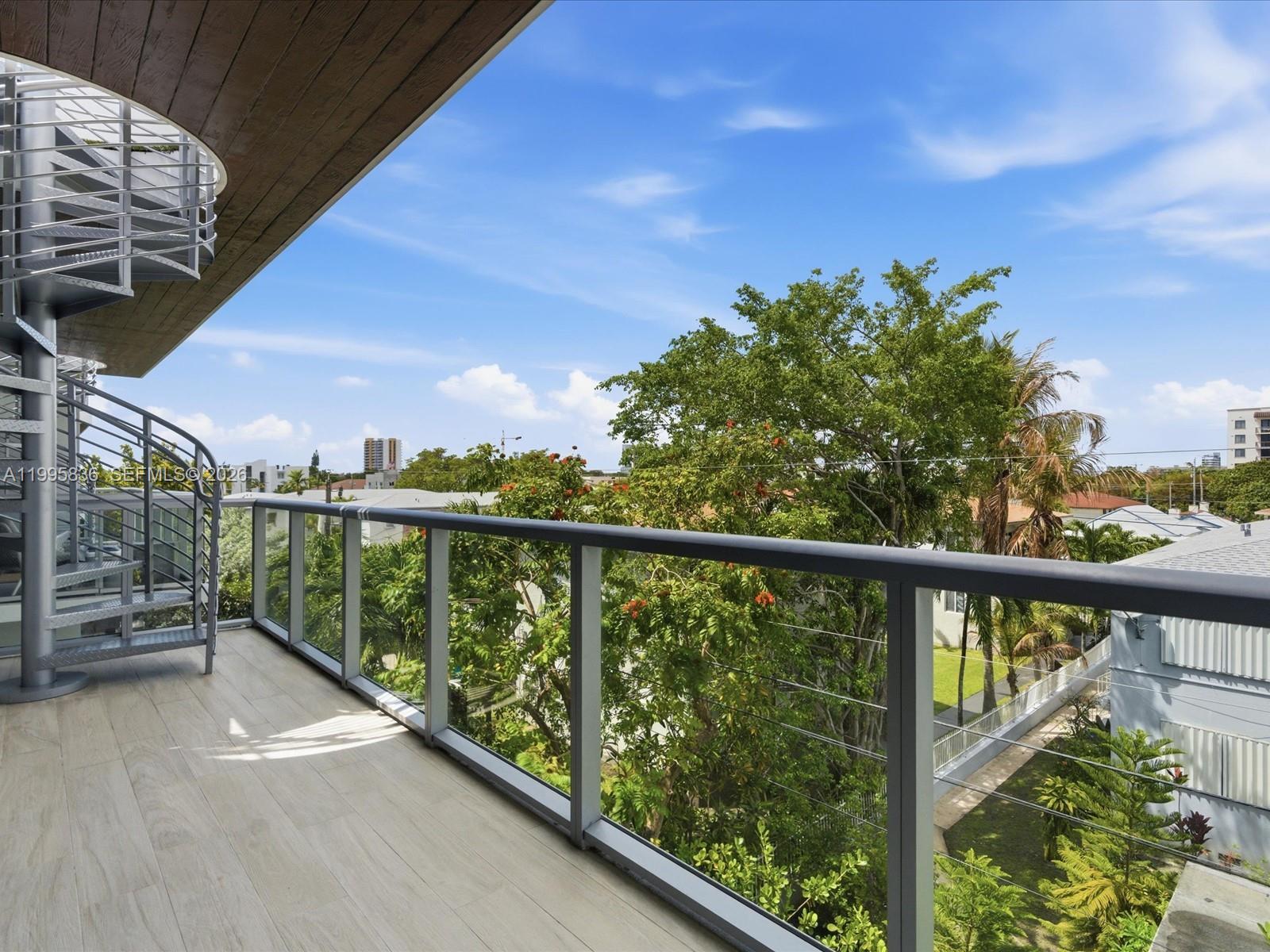 529 SW 11th St Unit: PH303