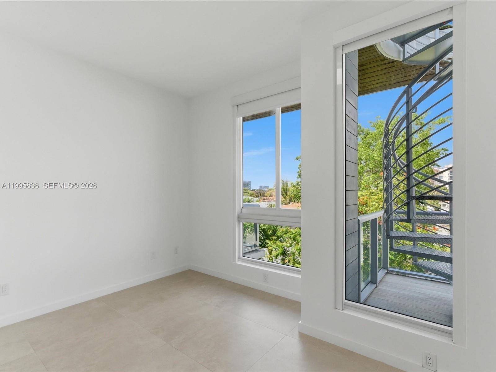 529 SW 11th St Unit: PH303