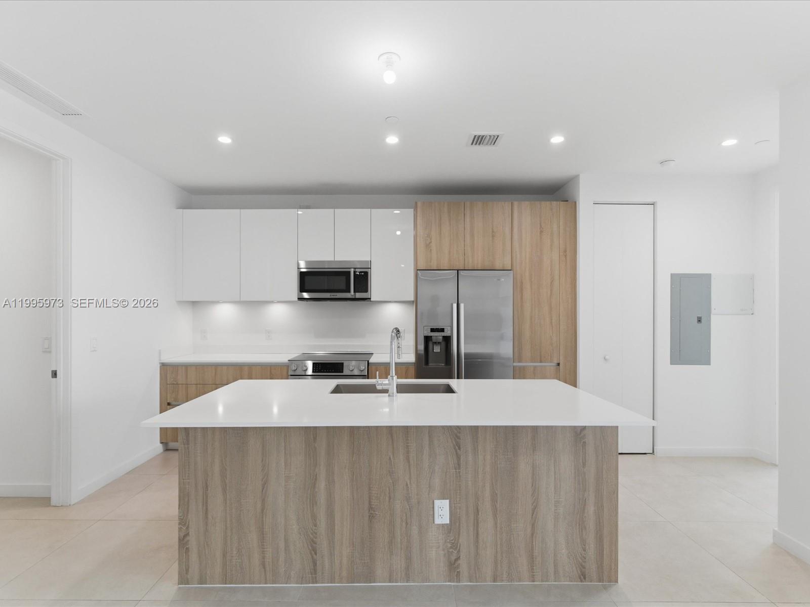 529 SW 11th St Unit: PH303