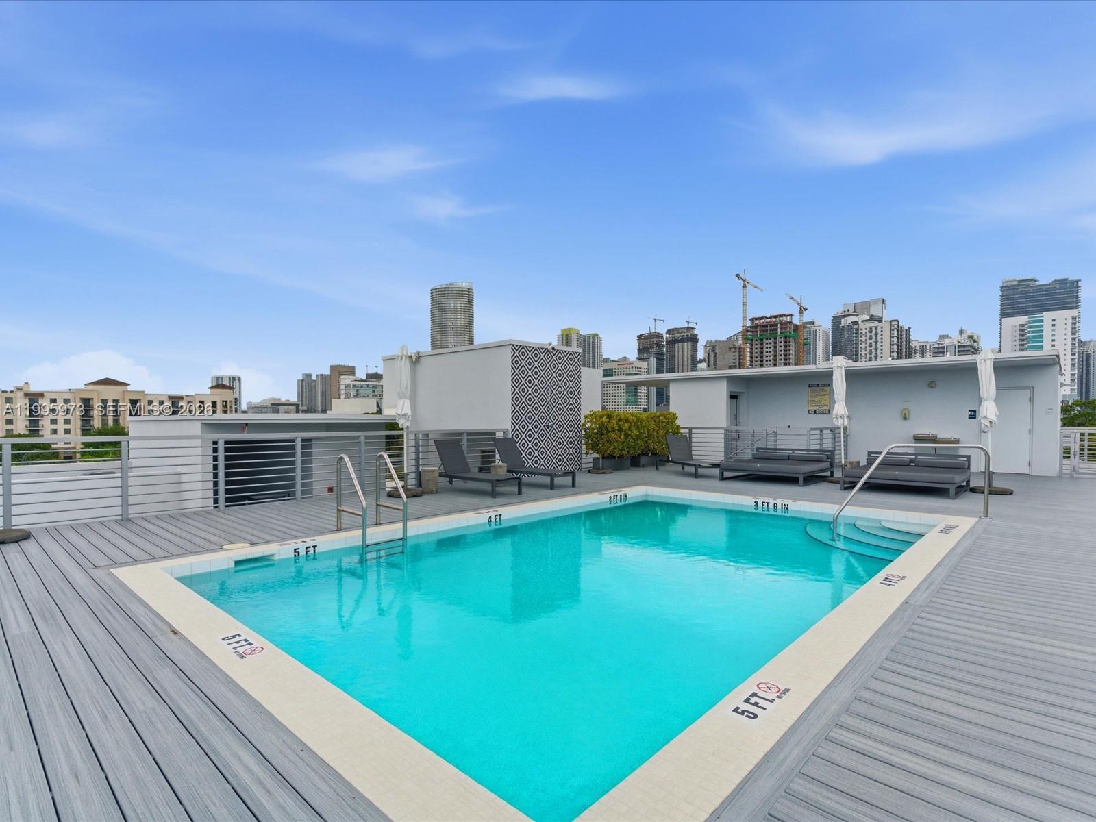 529 SW 11th St Unit: PH303