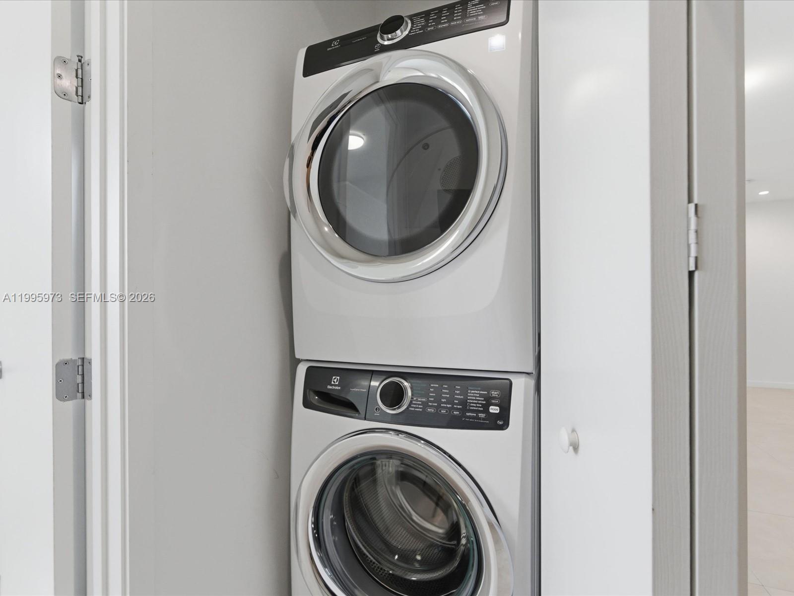 529 SW 11th St Unit: PH303