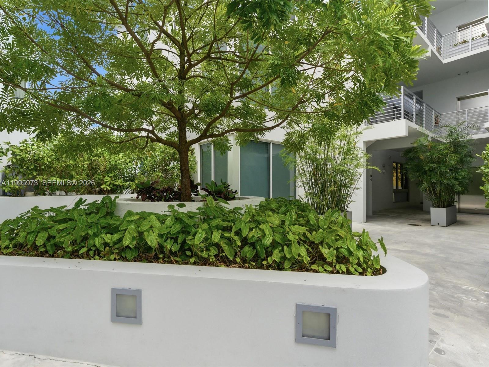 529 SW 11th St Unit: PH303