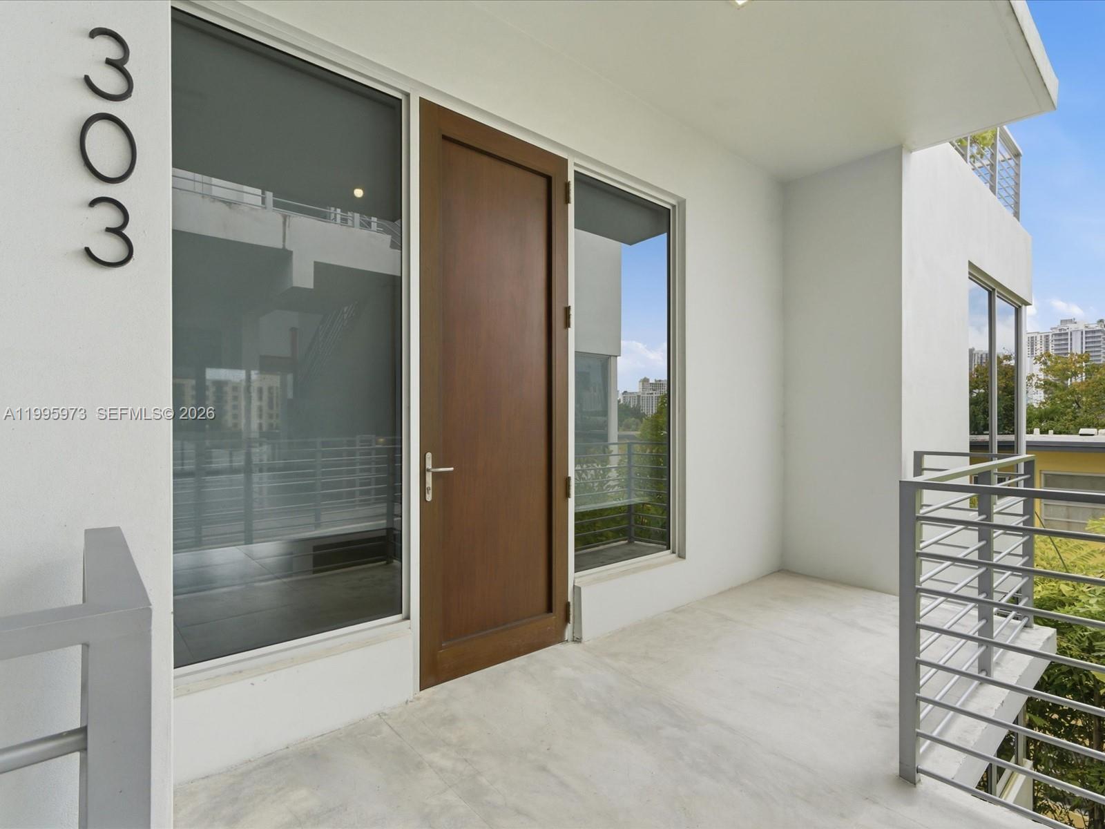 529 SW 11th St Unit: PH303