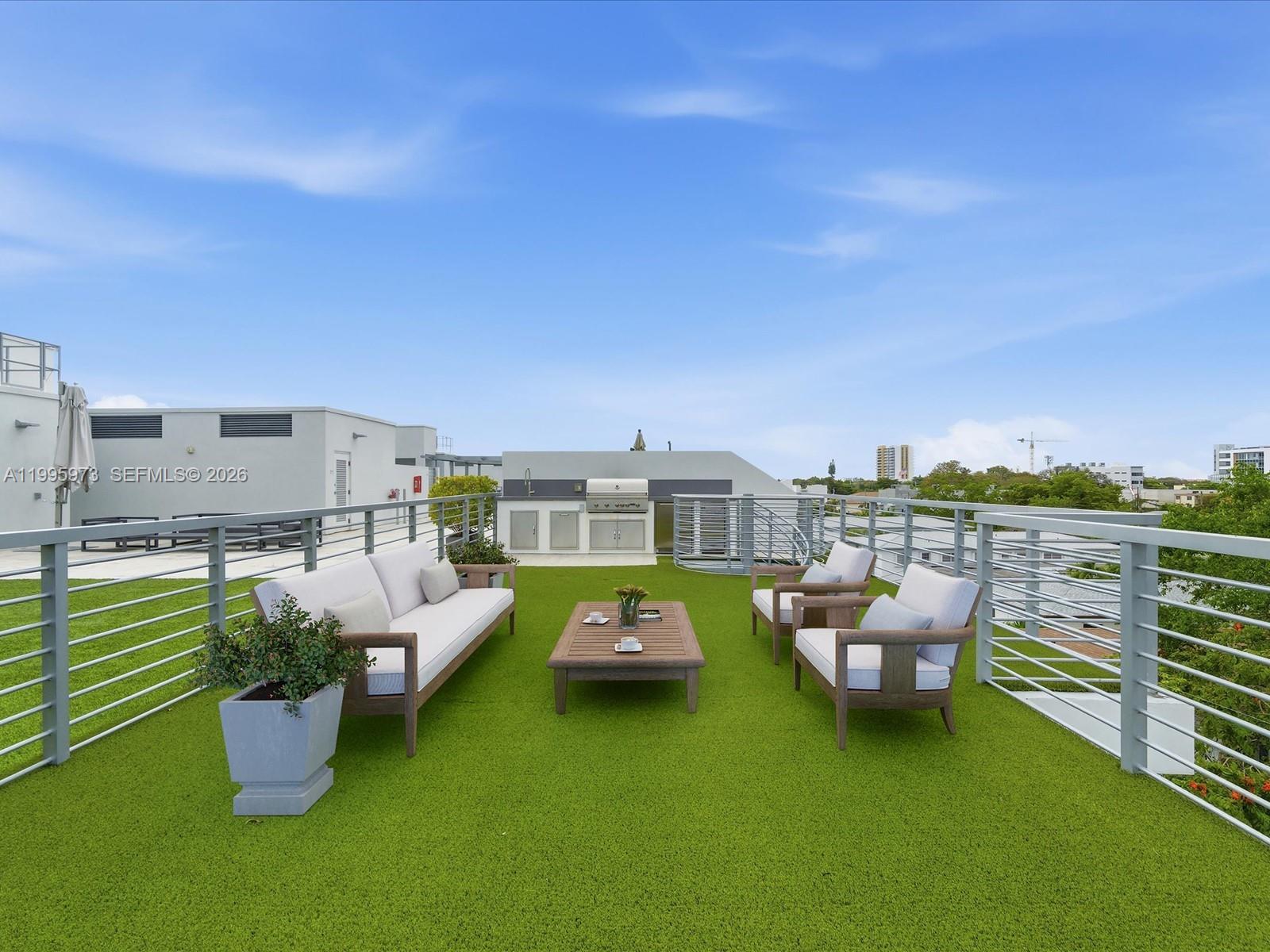 529 SW 11th St Unit: PH303