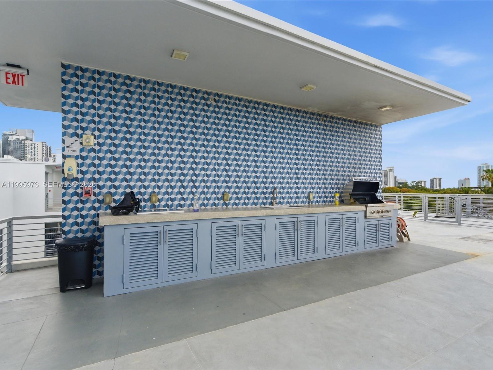 529 SW 11th St Unit: PH303