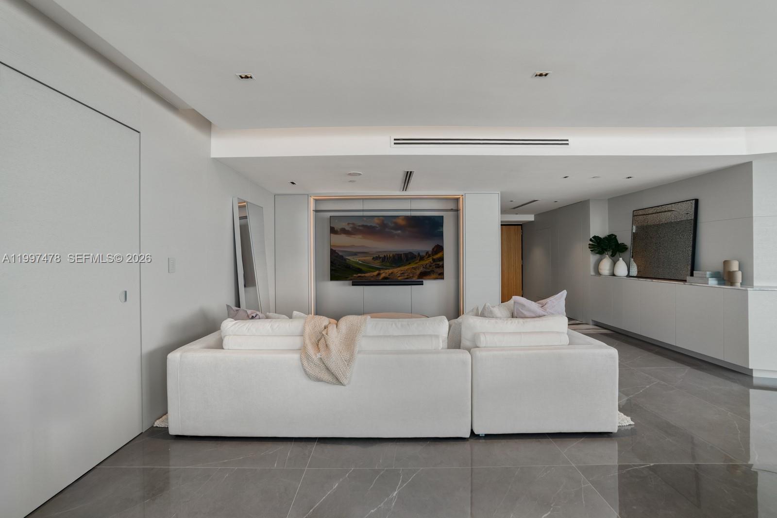 1000 S Pointe Dr # 901