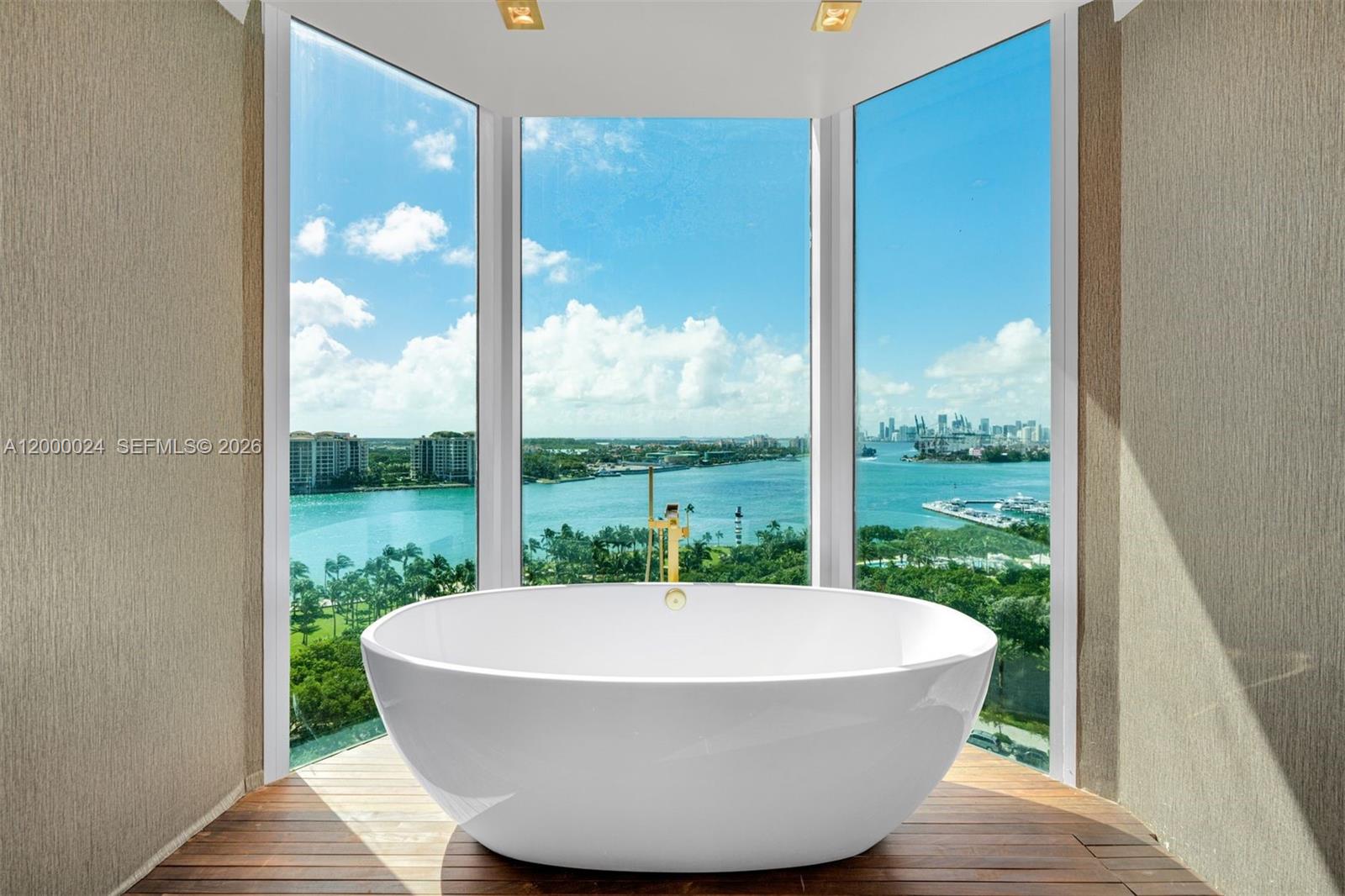 300 S Pointe Dr # 1501