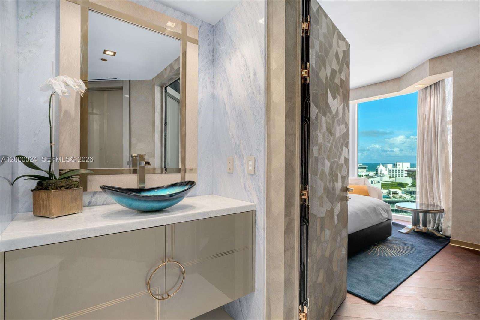 300 S Pointe Dr # 1501