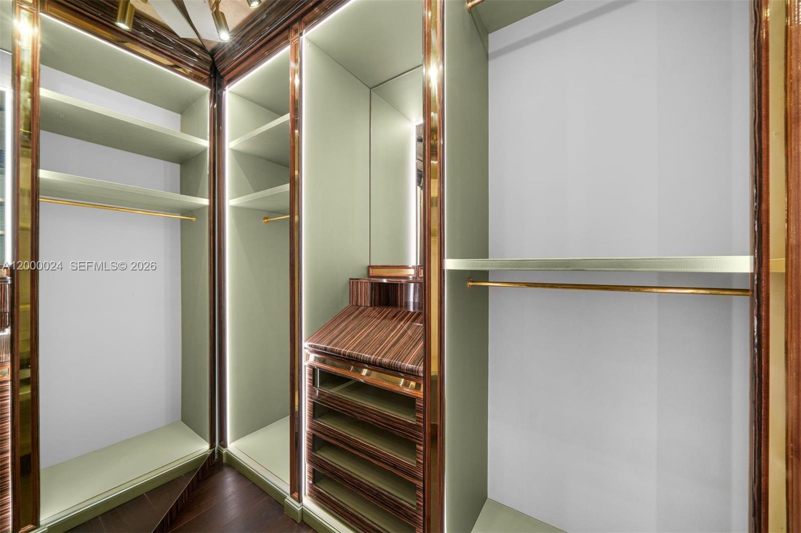 300 S Pointe Dr # 1501