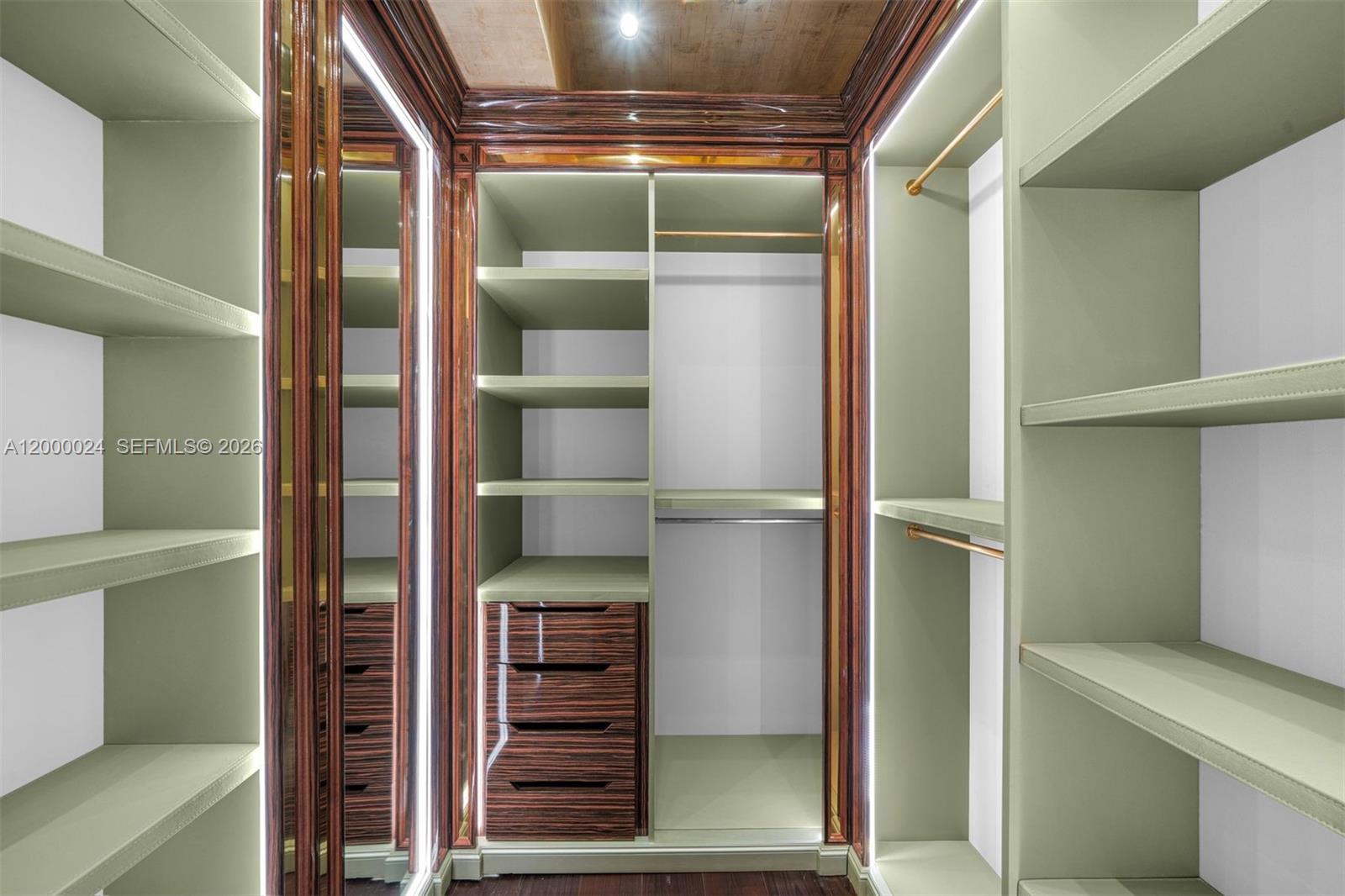 300 S Pointe Dr # 1501