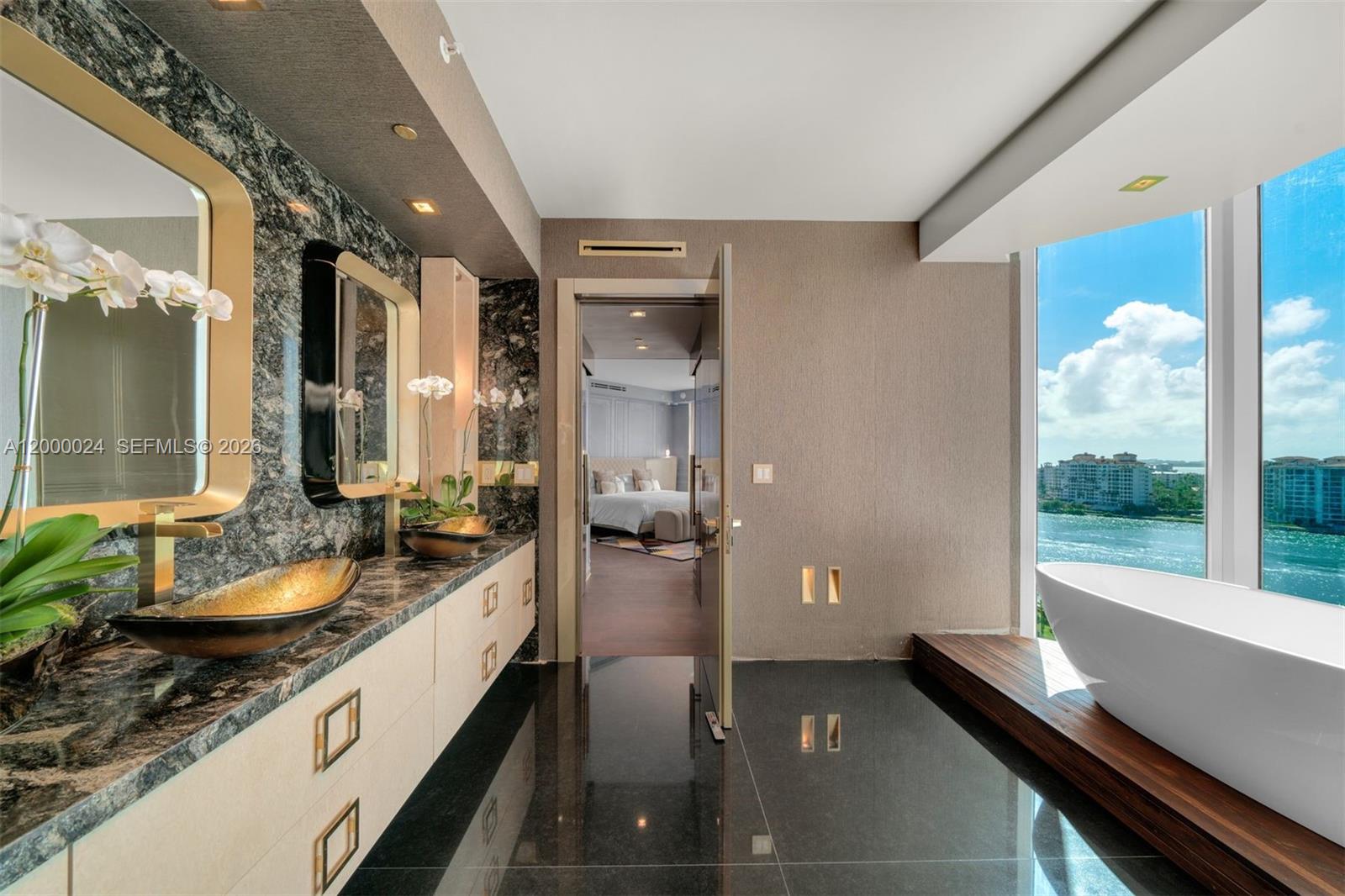 300 S Pointe Dr # 1501