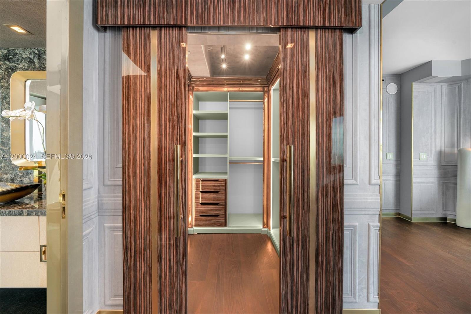 300 S Pointe Dr # 1501