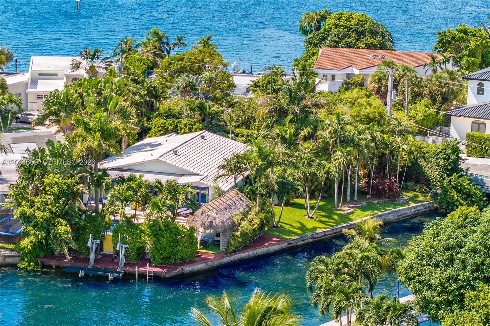 7975 Biscayne Point Cir
