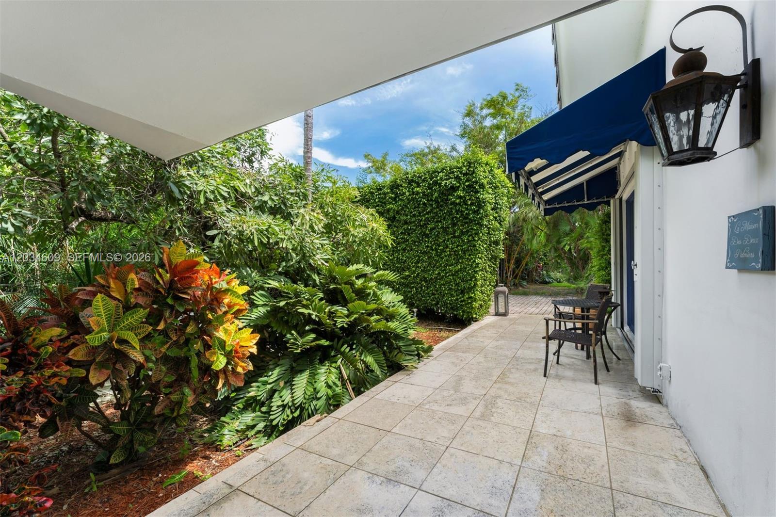 7975 Biscayne Point Cir