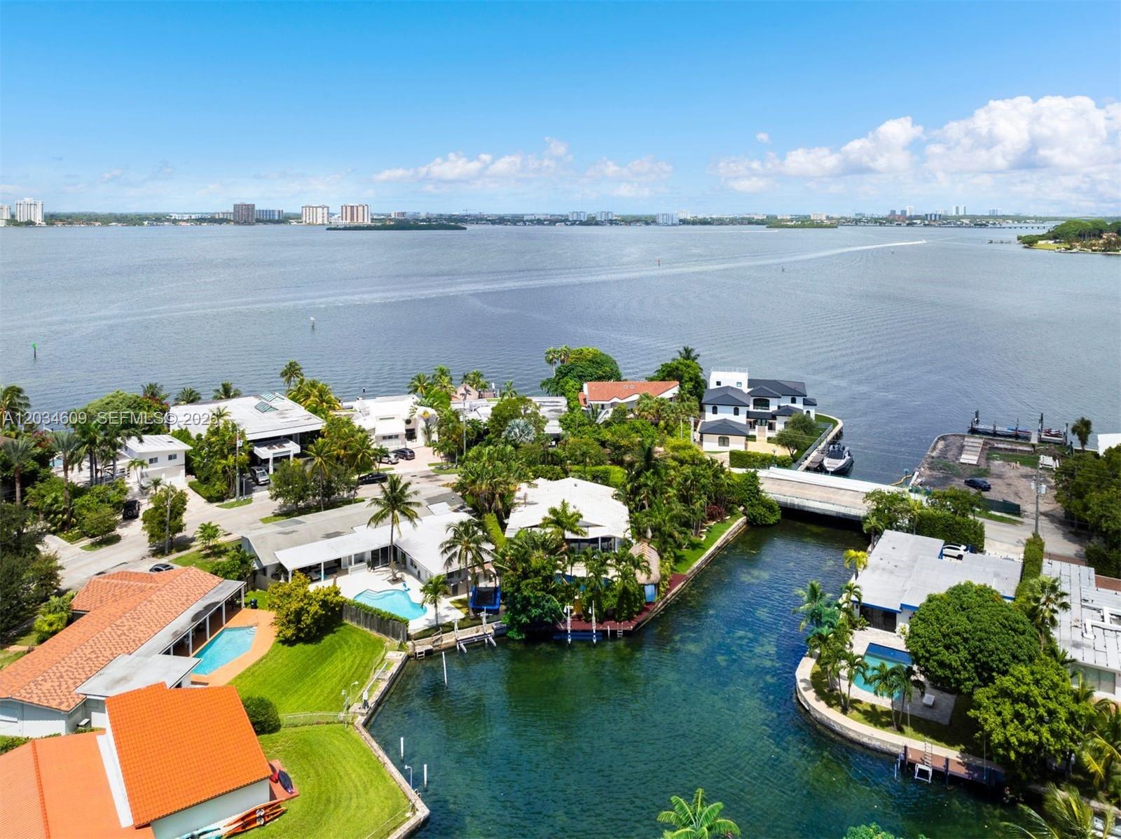 7975 Biscayne Point Cir