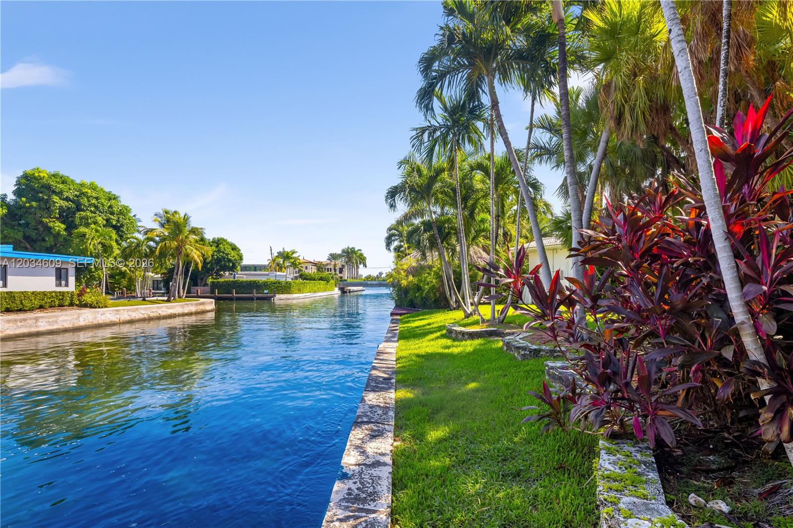 7975 Biscayne Point Cir