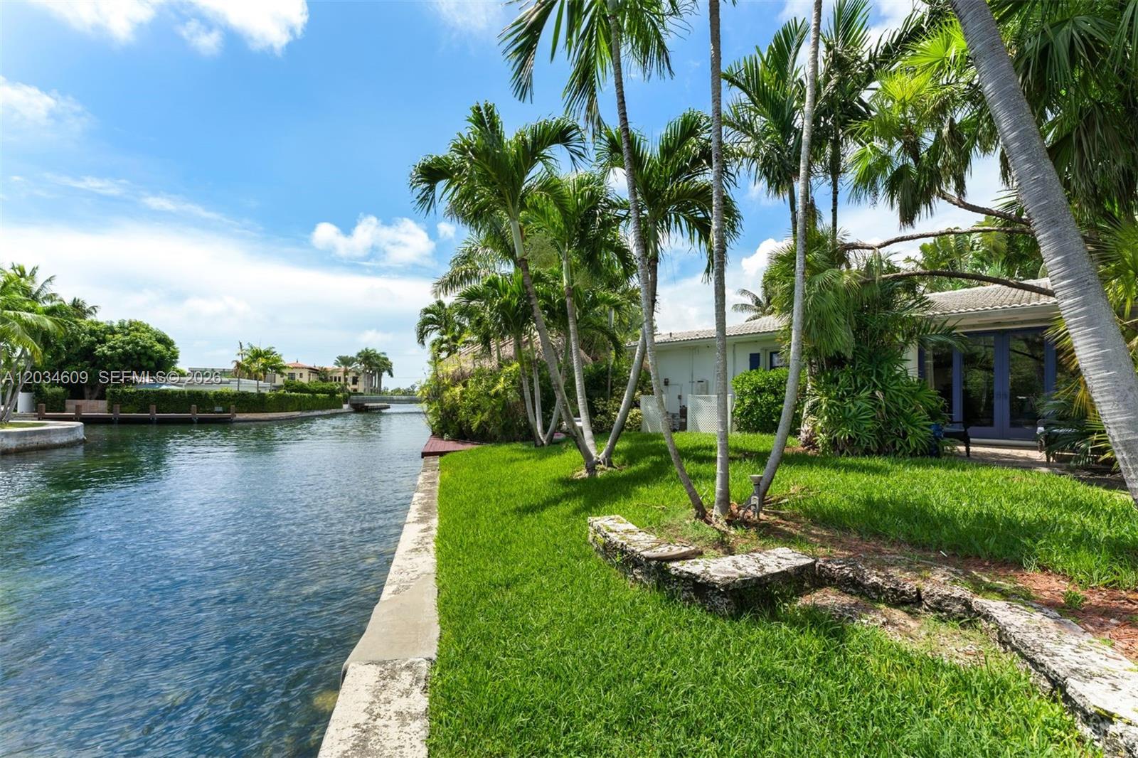 7975 Biscayne Point Cir