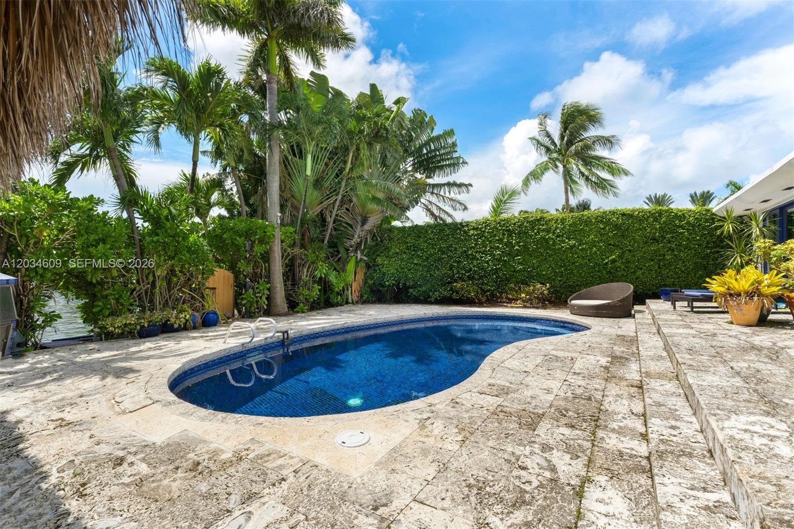 7975 Biscayne Point Cir