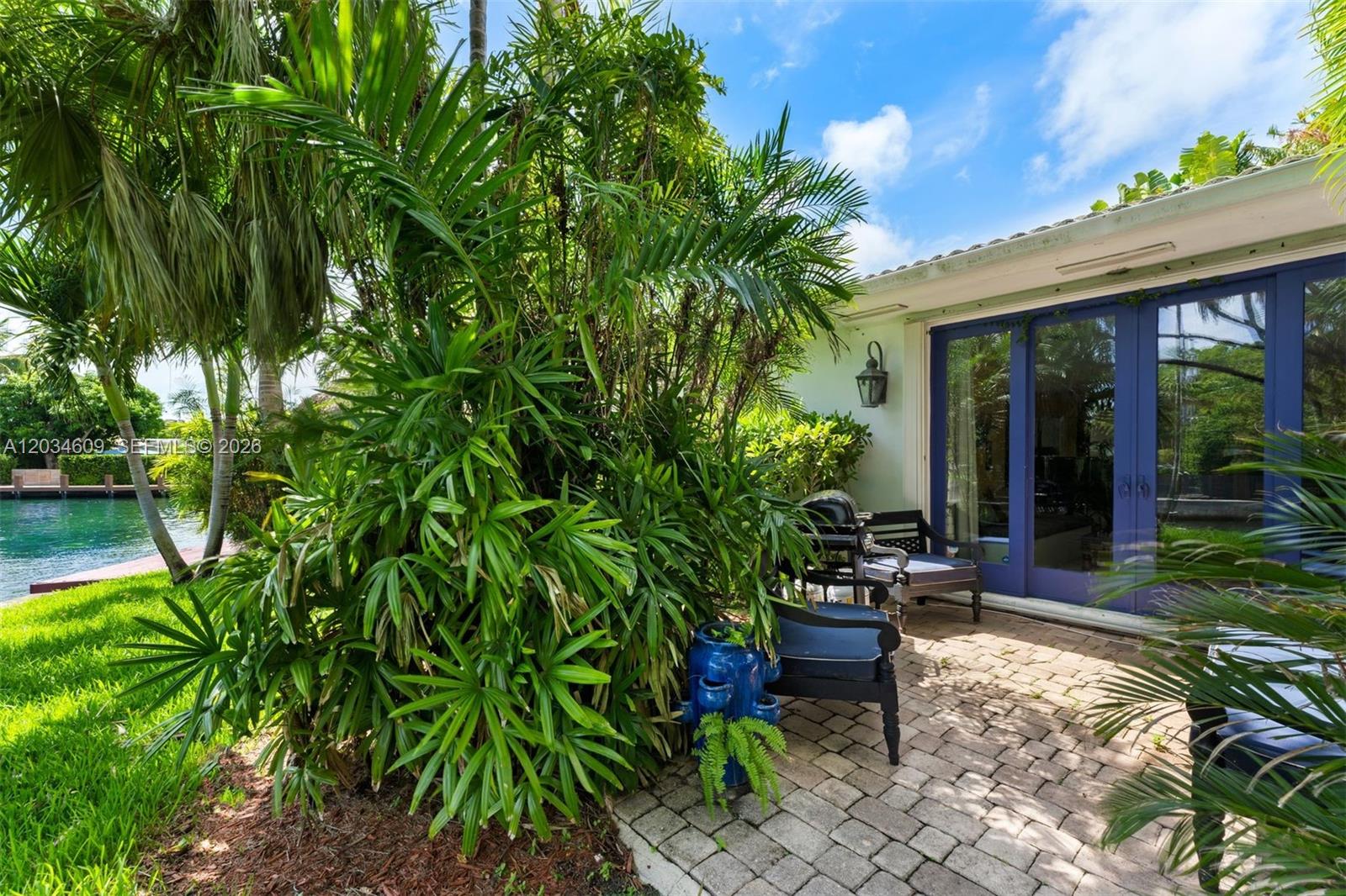 7975 Biscayne Point Cir