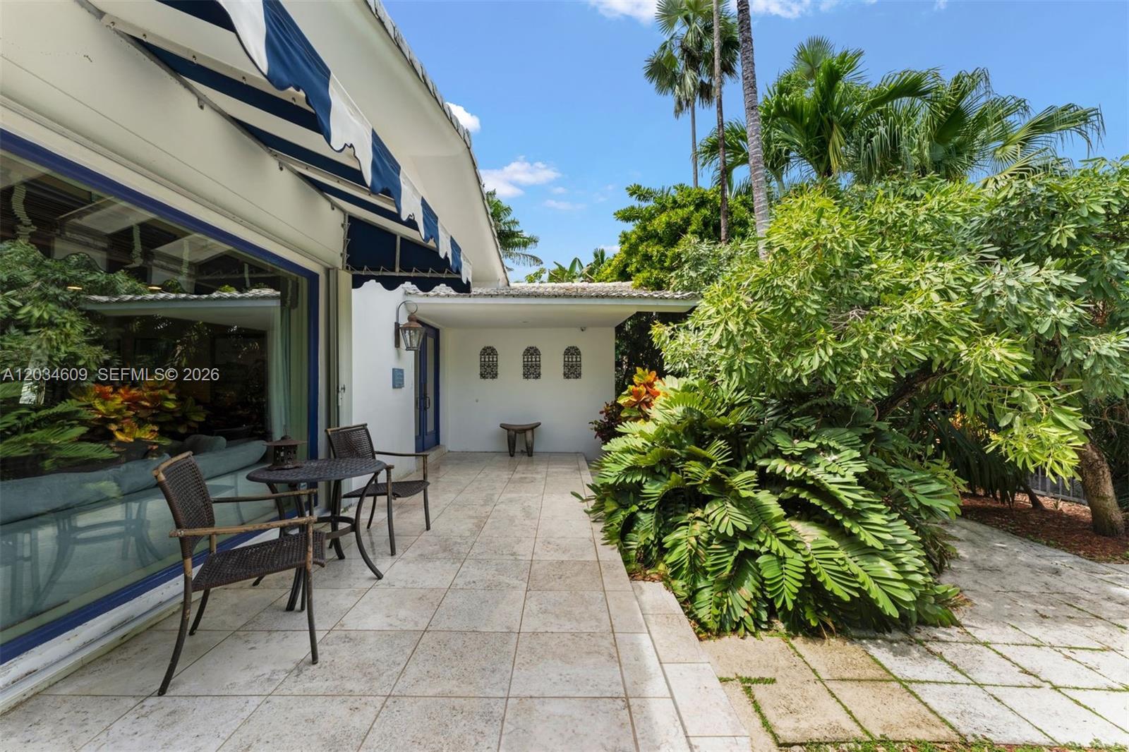 7975 Biscayne Point Cir