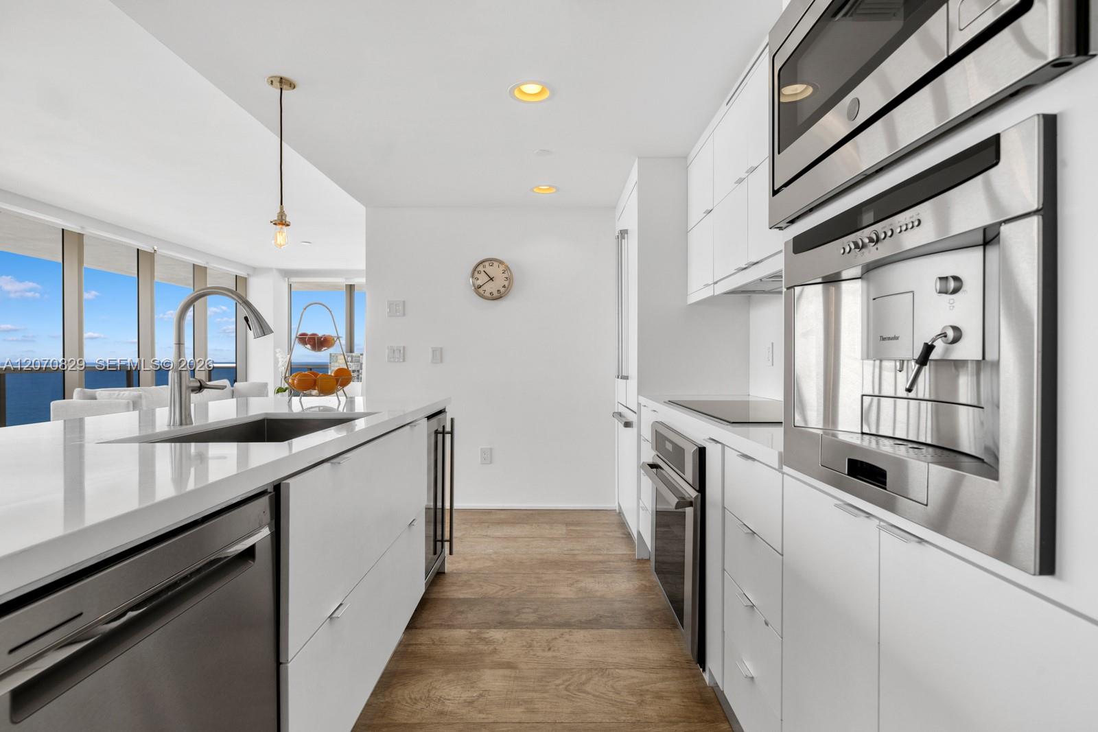 5875 Collins Ave # 1102